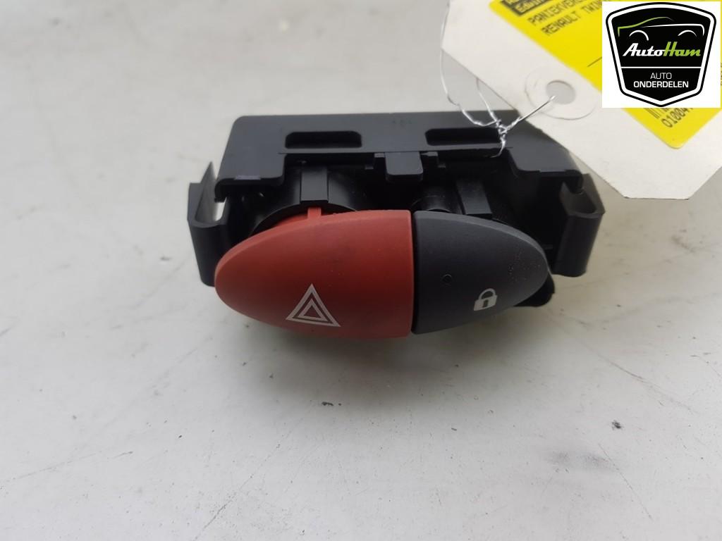 ALARMLICHTEN SCHAKELAAR Renault Twingo II (CN), Gebruikt, Renault