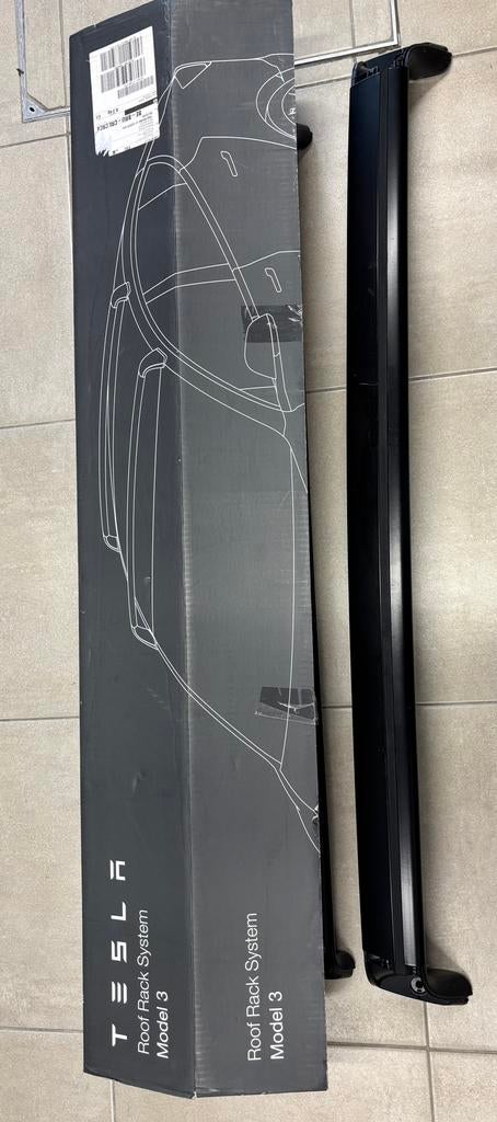 Barres de toît Tesl Model 3 roof rack, Enlèvement, Utilisé