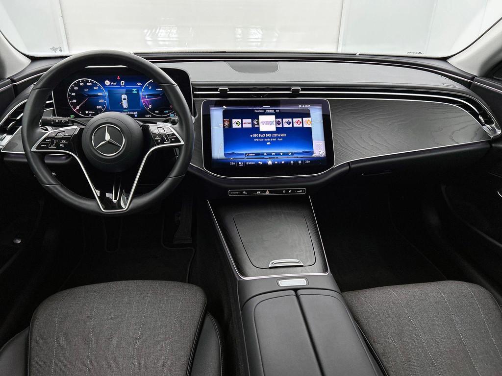 Mercedes-Benz E-Klasse 220 D Break Luxury Line Panoramisch D, Auto's, Automaat, 197 pk, Gebruikt, 135 g/km