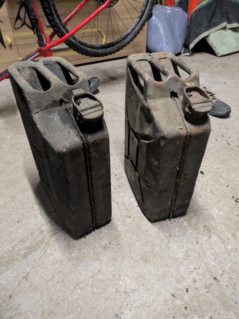 Jerrycan, Ophalen, Gebruikt