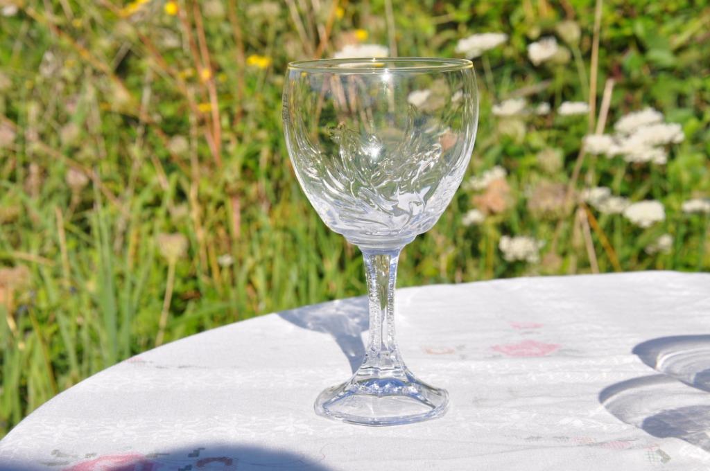 verre a biere sur pied grimbergen aigle relief, Enlèvement ou Envoi, Comme neuf, Verre ou Verres, Autres marques