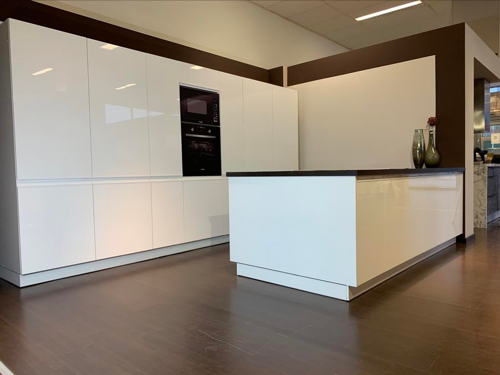 Showroom Eiland Keuken moet weg wegens verbouwingen, Ophalen, Hobomat@hotmail.com, Overige kleuren, Overige typen