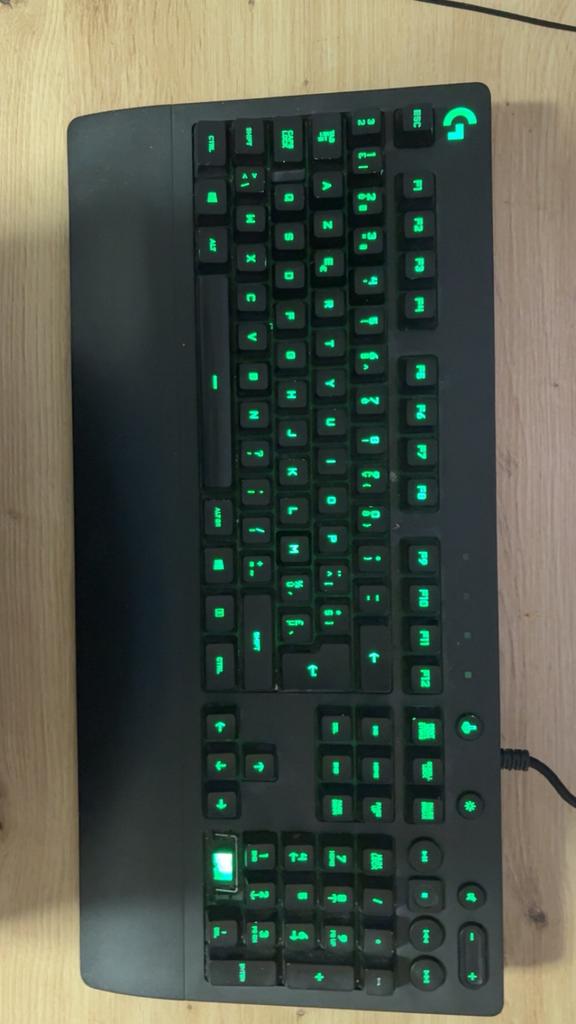 LOGITECH G213 Te KOOP!!!, Computers en Software, Toetsenborden, Ophalen, Zo goed als nieuw