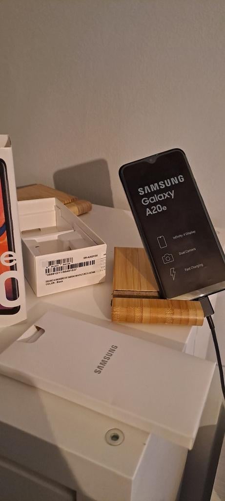 Samsung A20e noir avec étui pvc état neuf /Article vendu ✅️, Télécoms, Téléphonie mobile | Samsung, Enlèvement, Comme neuf, Noir