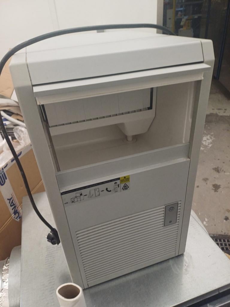 Machine à glaçons professionnelle BREMA – 35 kg / 24 h, Articles professionnels, Horeca | Équipement de cuisine