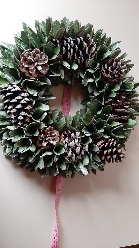 Krans met dennenappels, Ophalen of Verzenden, Zo goed als nieuw