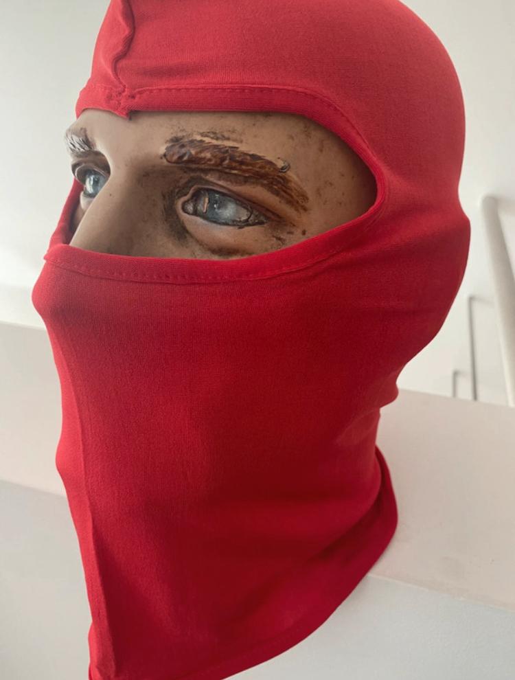 Bivakmuts rood, Ophalen, Zo goed als nieuw