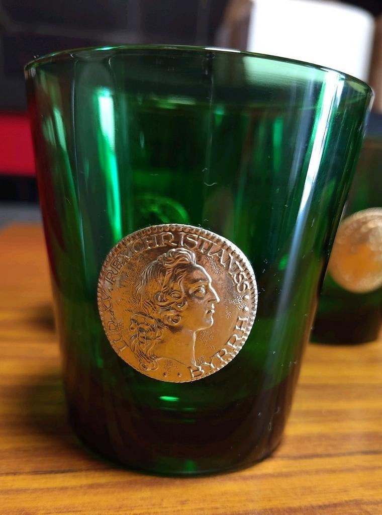 14 groene embleem glazen DUBONNET/BYRRH, Ophalen, Gebruikt