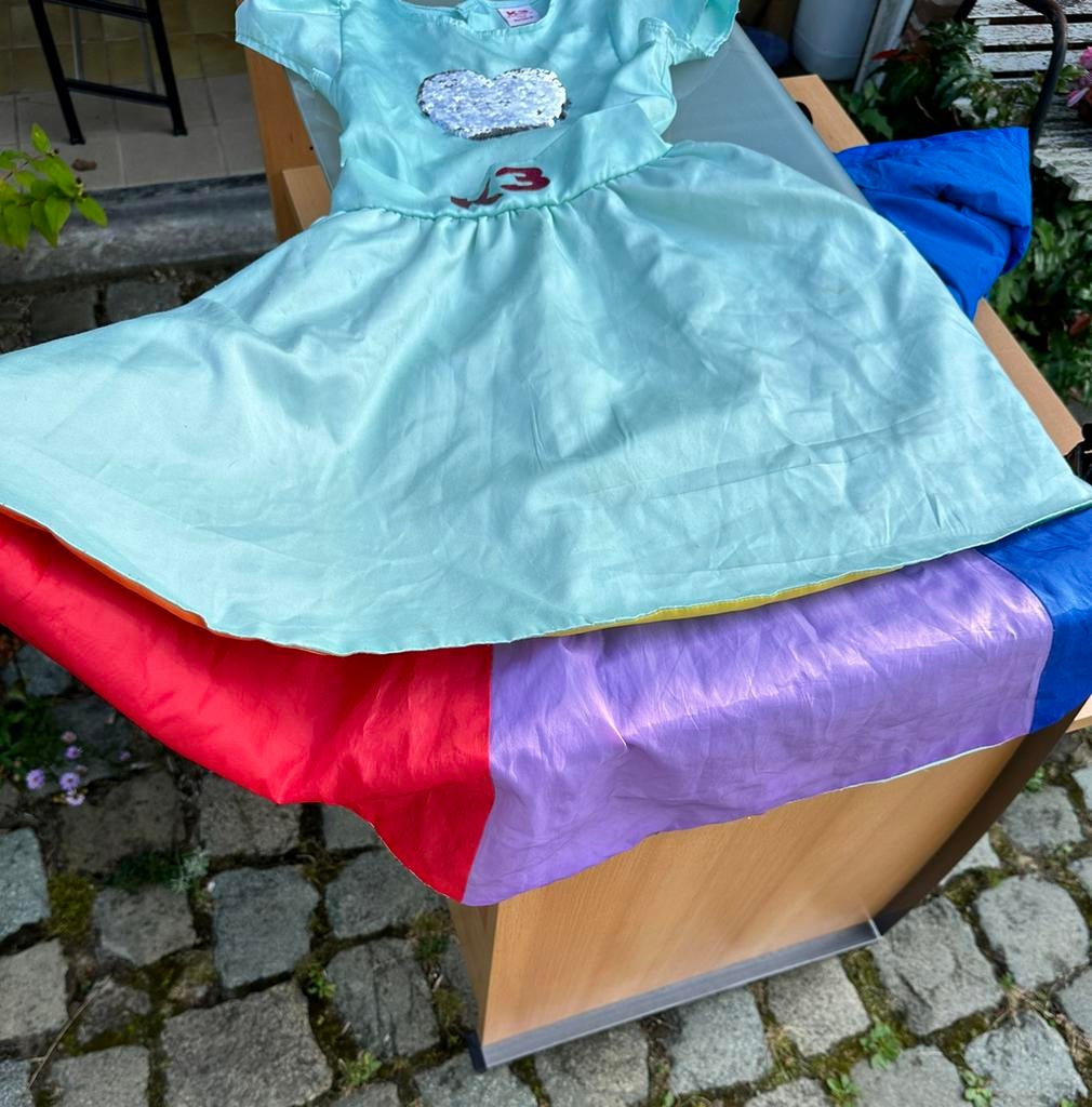 K3 kleedje 6-8jaar regenboog, Ophalen of Verzenden, Zo goed als nieuw