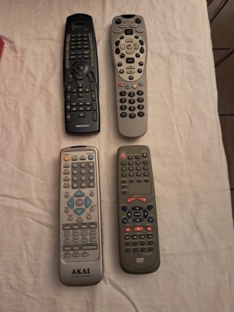 4 x télécommande, Enlèvement ou Envoi, Comme neuf, DVD
