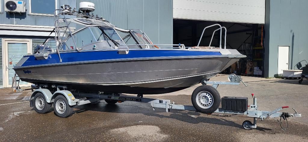 Buster Magnum (by Fiskars) + trailer, Sports nautiques & Bateaux, Speedboat, Utilisé, 6 mètres ou plus, 200 ch ou plus, Aluminium