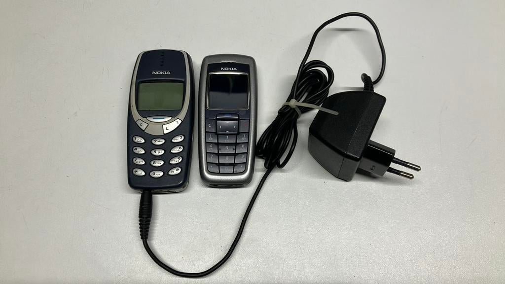 Nokia 2600 en 3310 met 1 oplader, Telecommunicatie, Ophalen of Verzenden, Zo goed als nieuw