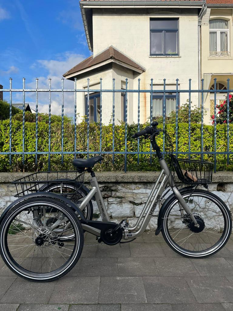 Vogue opvouwbare driewieler met elektrische, nieuwstaat, Ophalen of Verzenden, Inklapbaar, Zo goed als nieuw, Elektrische rolstoel