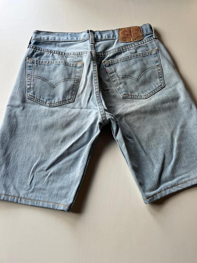 Levis short ( medium ), Enlèvement