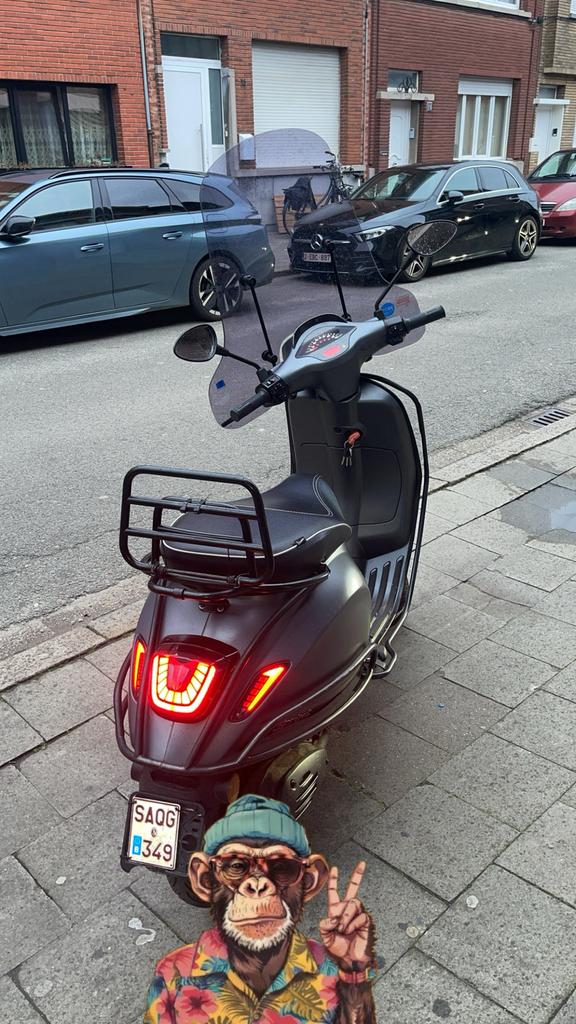 Vespa sprint full option | A klasse, Fietsen en Brommers, Ophalen, Zo goed als nieuw