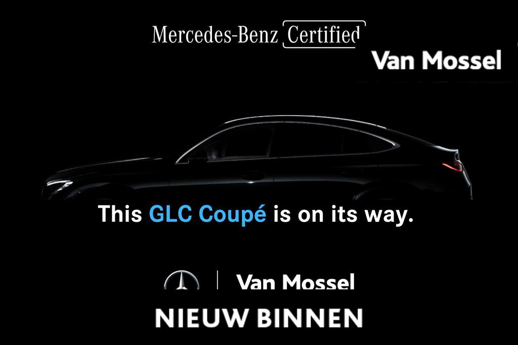 Mercedes-Benz GLC 300 e Coupé AMG Line + LEDER + PANO + BUR, Auto's, Automaat, Stof, Gebruikt, Zwart