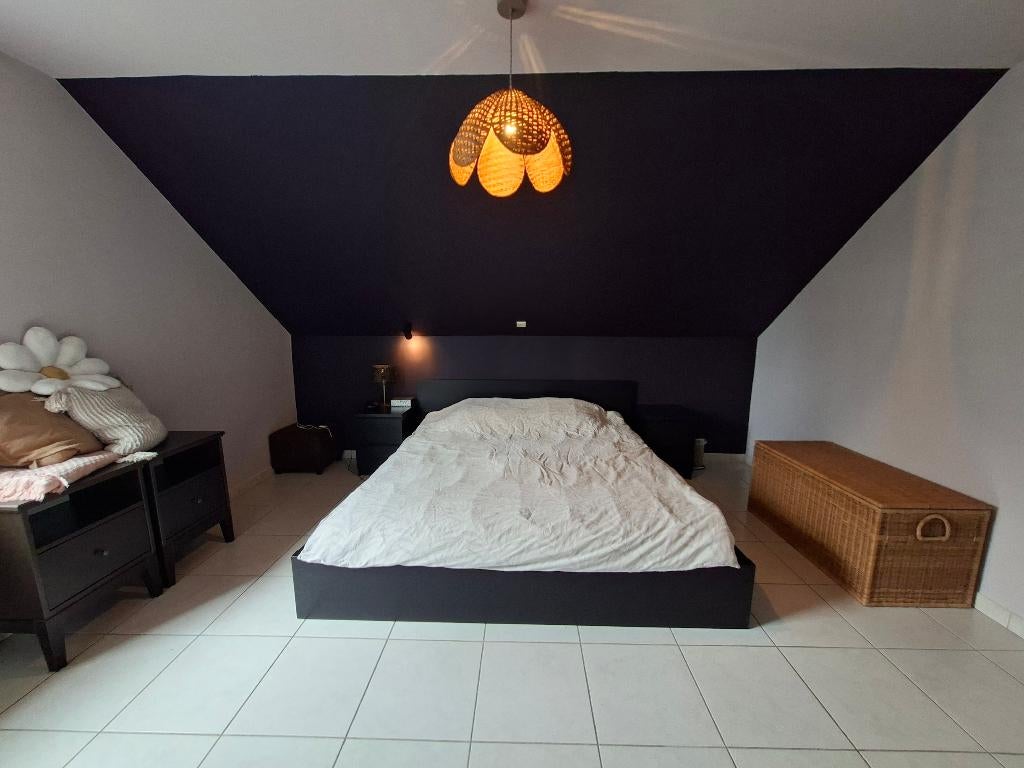 IKEA MALM bed + 2 nachtkastjes (zwart/bruin) – nette staat, Ophalen, Gebruikt, Bruin, Tweepersoons