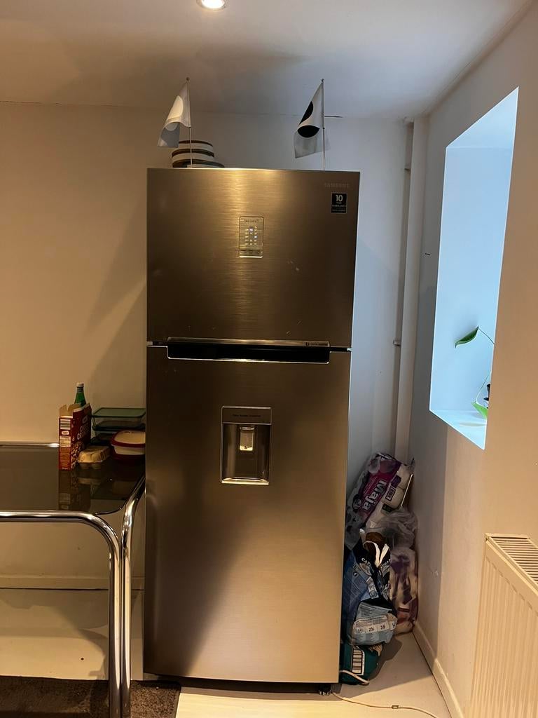 Frigo Samsung comme neuf utilise soigneusement, Classe énergétique A ou plus économe, Avec compartiment congélateur, 160 cm ou plus