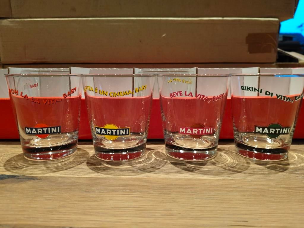 234 martini glazen, Verzamelen, Glas en Drinkglazen, Ophalen