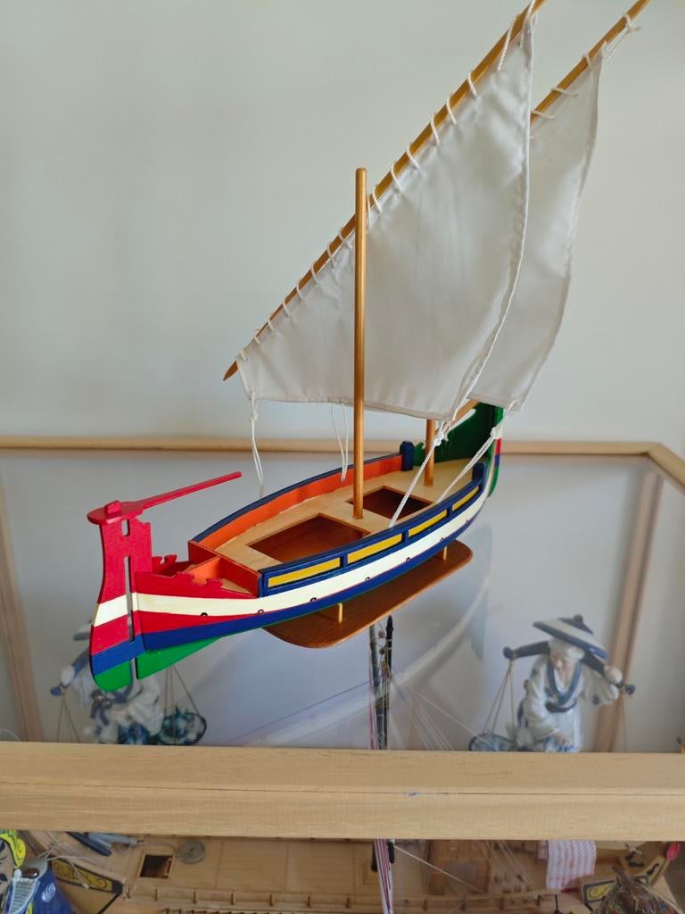 Construction de maquettes de bateaux, Enlèvement