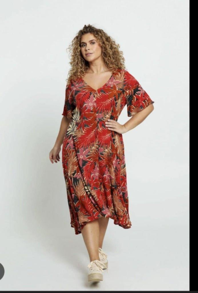 Mooie jurk in rood maat x large, Kleding | Dames, Ophalen of Verzenden, Zo goed als nieuw, Maat 46/48 (XL) of groter, Rood