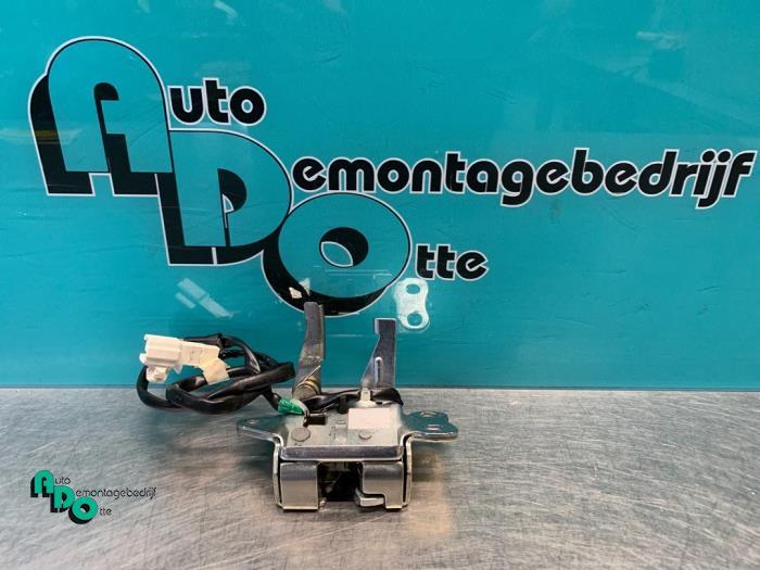 Slotmechaniek Achterklep van een Toyota Yaris (Yaris 1 02-), Gebruikt, -, -, Ophalen of Verzenden