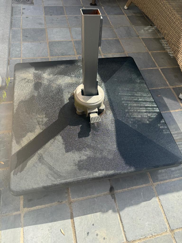 Parasolvoet 70kg met wieltjes, Tuin en Terras, Ophalen, Gebruikt, Parasolvoet