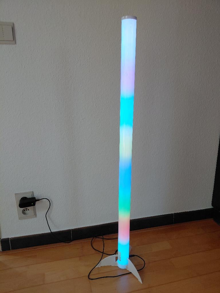 staande lamp met kleurwisselaar, Ophalen, Kunststof, 100 tot 150 cm, Zo goed als nieuw