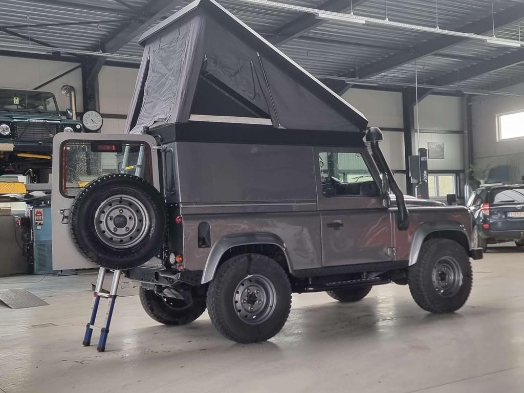 Land Rover Defender 90 * 2.4 Turbo - D * CAMPER * OVERLAND, Autos, Argent ou Gris, Achat, Boîte manuelle, Defender