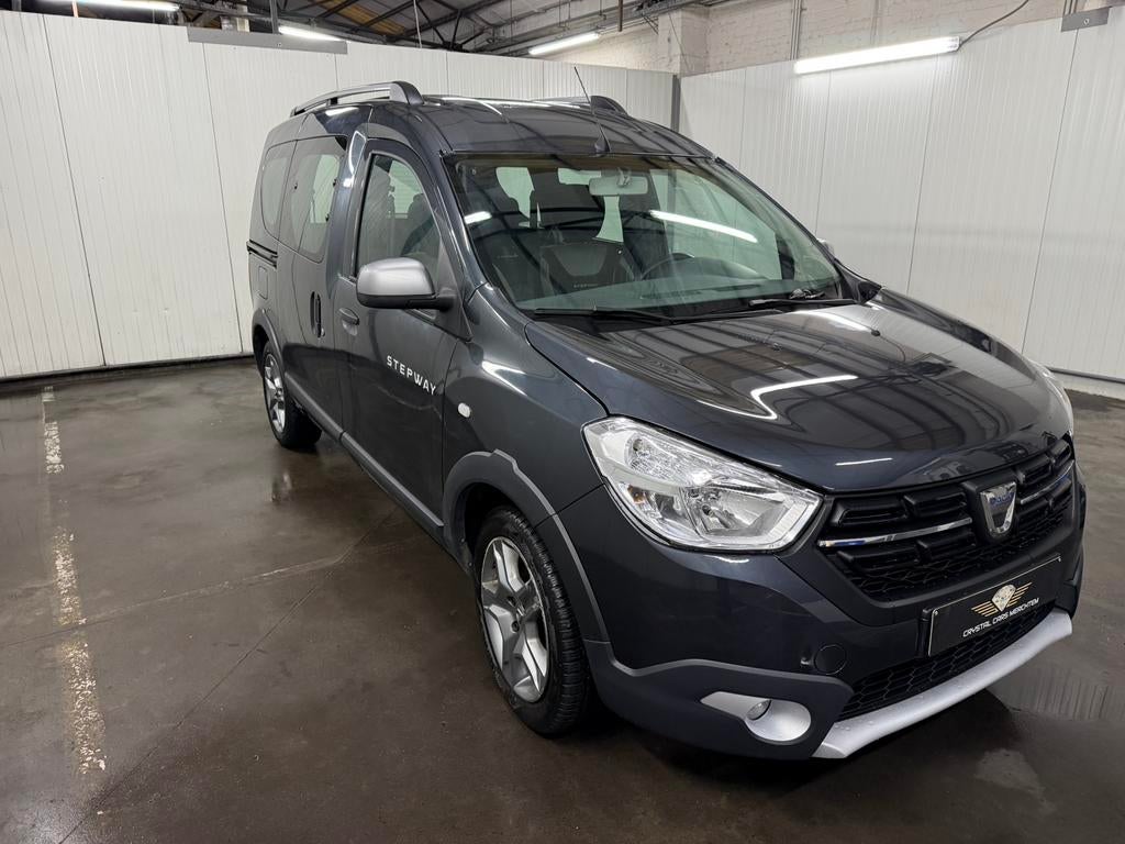 Dacia Dokker Stepway 1.3TCe 2020 90000Km 1e eigenaar, Monovolume, Euro 6, Dakrails, Grijs