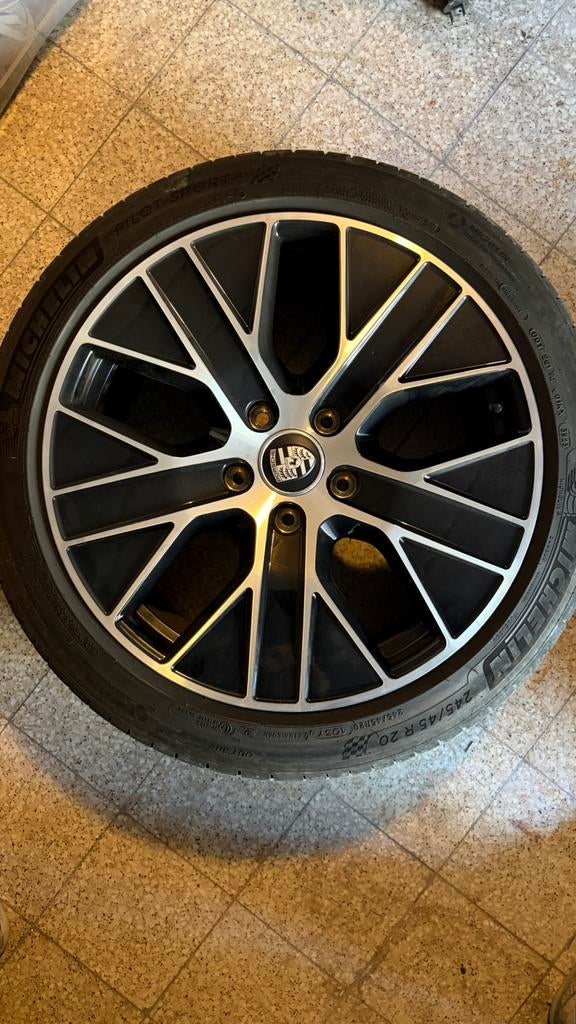 Taycan velgen + banden 20 inch, Ophalen, Band(en)