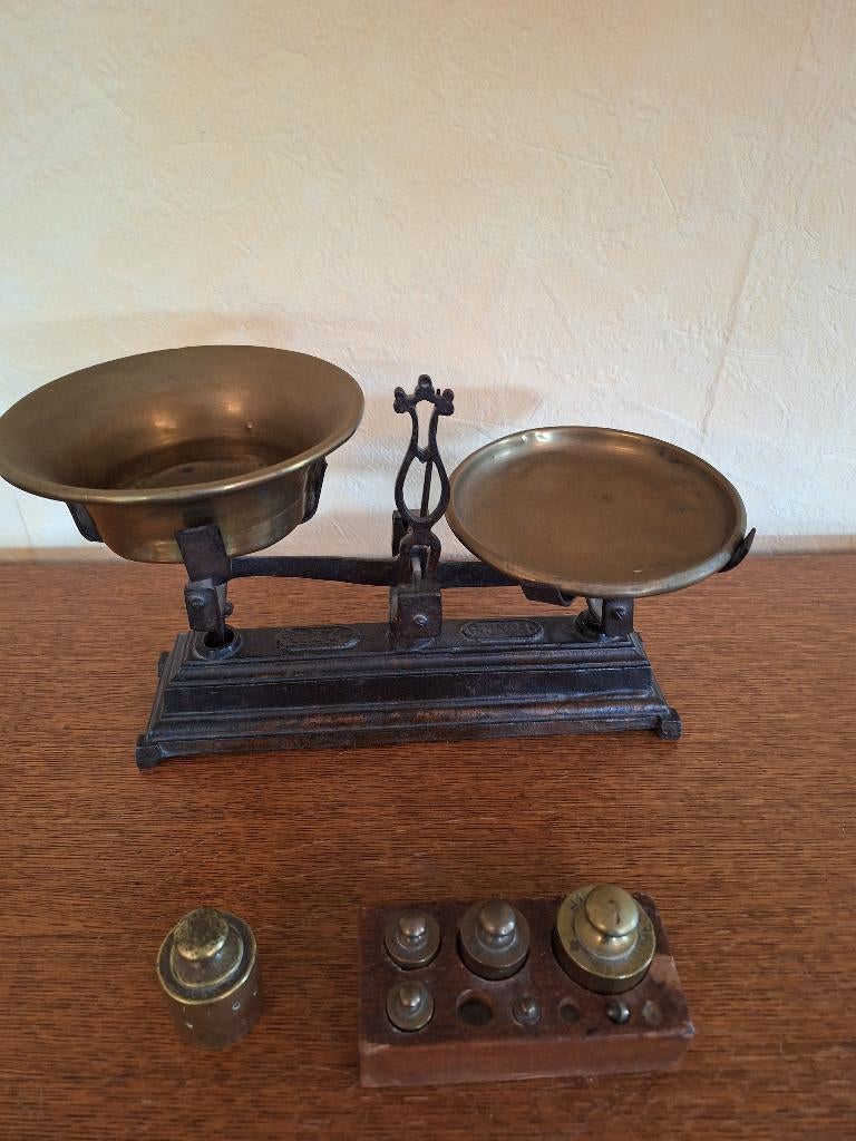Balance ancienne en fonte et laiton doré, Antiquités & Art, Enlèvement