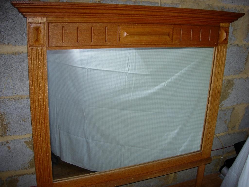 Spiegel met eikenhouten frame breedte 96 (106) hoogte 84cm, Ophalen