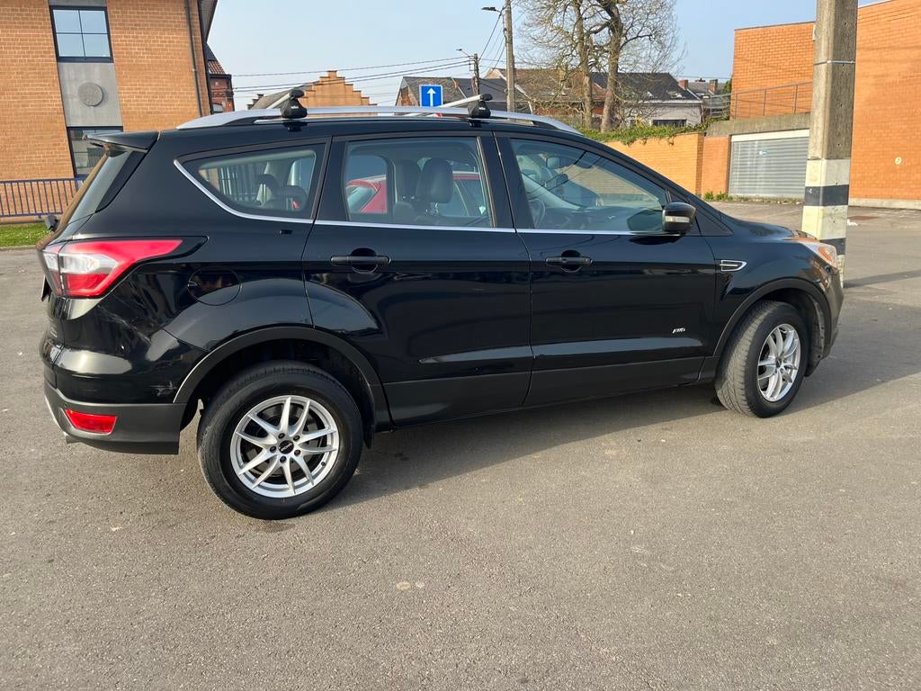Kuga titanium 2.0 tdci, Autos, Ford, Cuir et Alcantara, Achat, Euro 6, Boîte manuelle