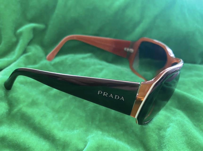 PRADA lunettes de soleil femme, Bijoux, Sacs & Beauté, Lunettes de Soleil & Lunettes | Femmes, Comme neuf, Brun, Lunettes de soleil