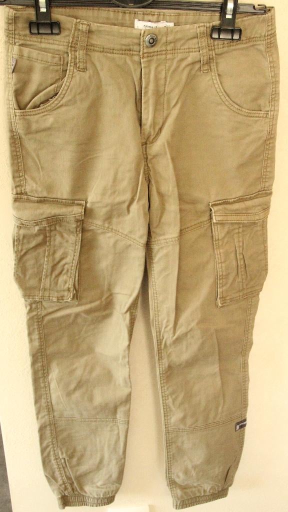 Pantalon cargo vert/kaki marque «Name it» taille 152/12 ans, Enfants & Bébés, Vêtements enfant | Taille 152, Comme neuf, Garçon ou Fille