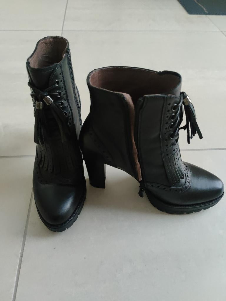 Bottines Nero Giardini, Enlèvement