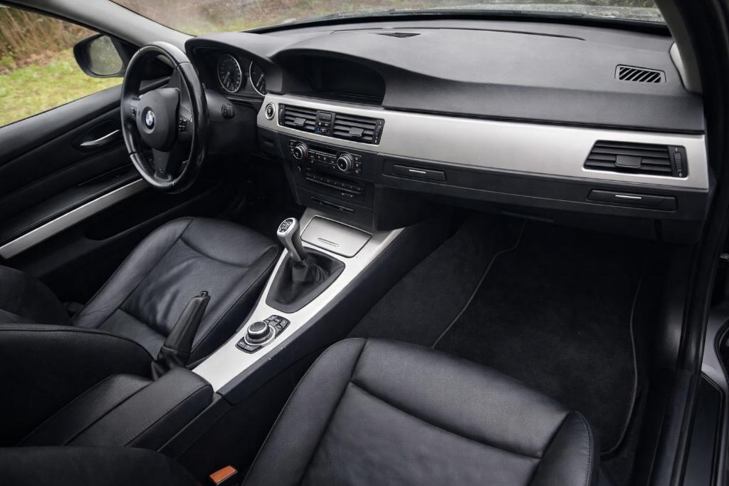 BMW 318 400k km., Euro 5, Achterwielaandrijving, Zwart, Leder