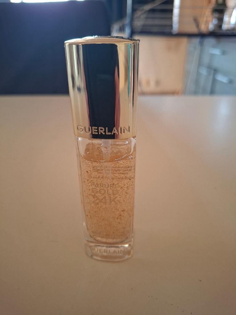 make up - Primer Guerlain Parure Gold 24K, Handtassen en Accessoires, Uiterlijk | Cosmetica en Make-up, Gehele gezicht, Wit, Ophalen of Verzenden