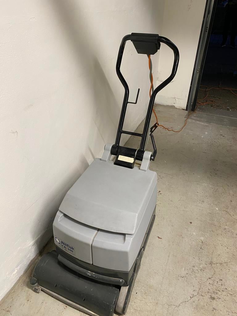 Nilfisk CA340 schrobzuigmachine –professionele vloerreiniger, Ophalen, Zo goed als nieuw