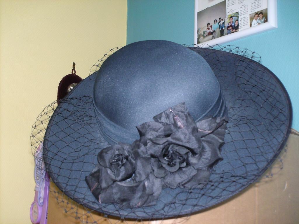 a vendre chapeau pour mariage, Kleding | Dames, Trouwkleding en Trouwaccessoires, Zwart, Ophalen of Verzenden, Zo goed als nieuw