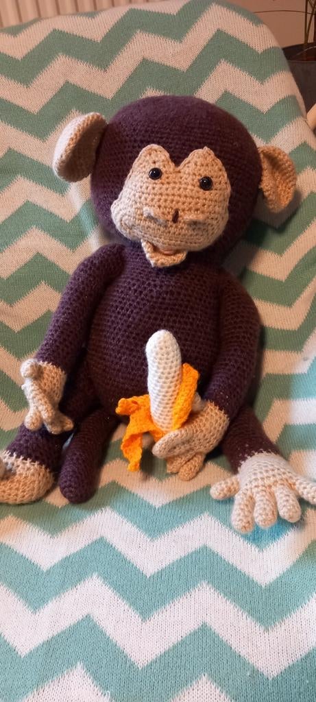 Nieuwe zelfgehaakte aap met banaan. 64 cm groot, Ophalen of Verzenden