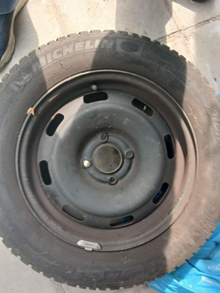 4 wielen (velgen + banden Michelin Alpin) voor Peugeot 208, Auto-onderdelen, Banden en Velgen, Ophalen, Band(en)