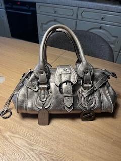 -15€ Sac à main en cuir bronze métallisé, Enlèvement ou Envoi, Comme neuf, Autres couleurs, Sac à main