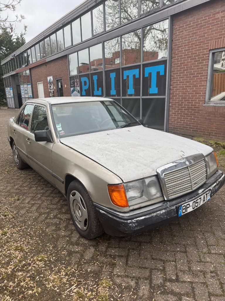 W124 E klasse 300d, Auto's, Mercedes-Benz, Particulier, E-Klasse, Elektrische ramen, Diesel, 5 deurs, Handgeschakeld, Ophalen