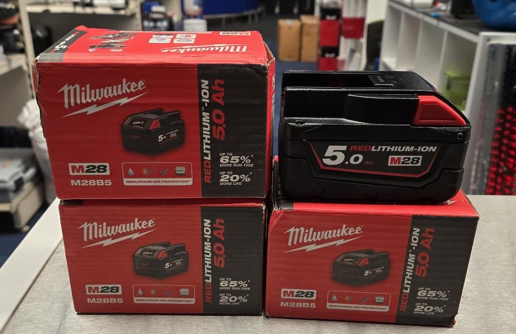 Batterie Milwaukee M28 5,0 Ah (M28B5) — neuve/inutilisée, Bricolage & Construction, Outillage | Pièces de machine & Accessoires