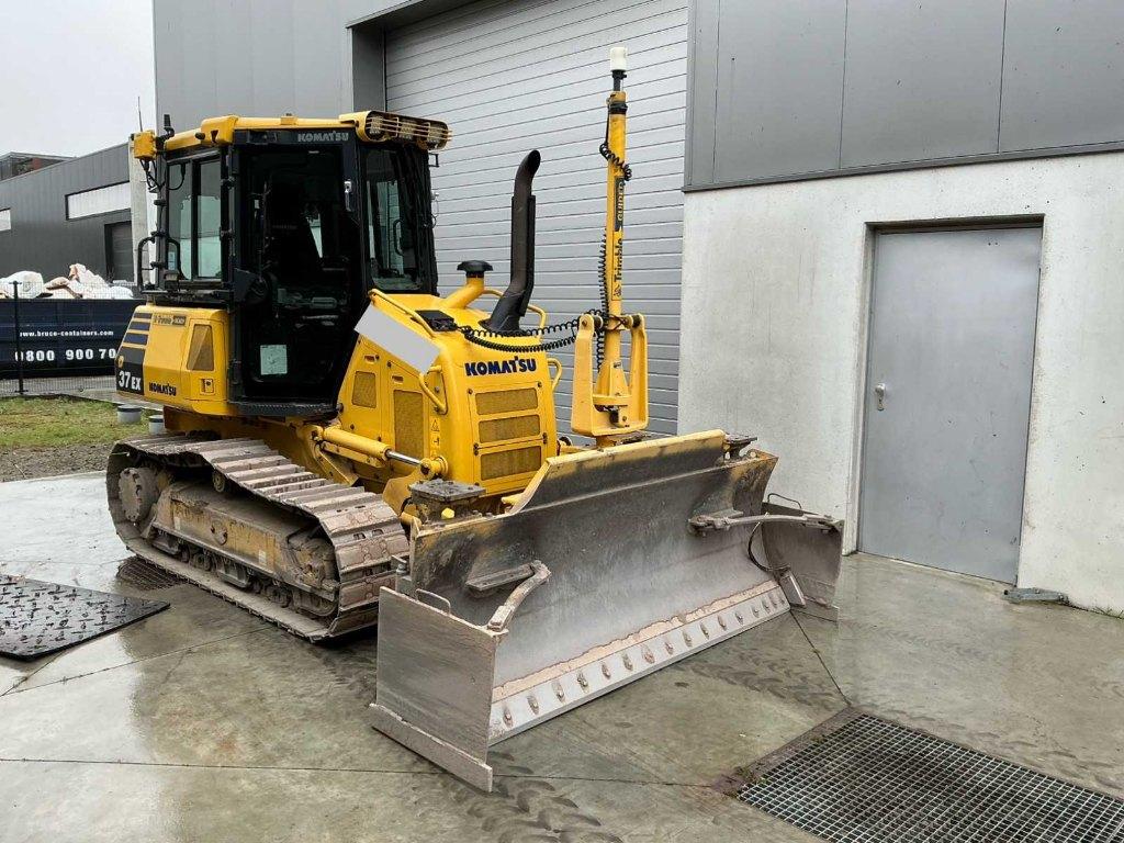 D37 ex Komutsu, Ophalen, Bulldozer