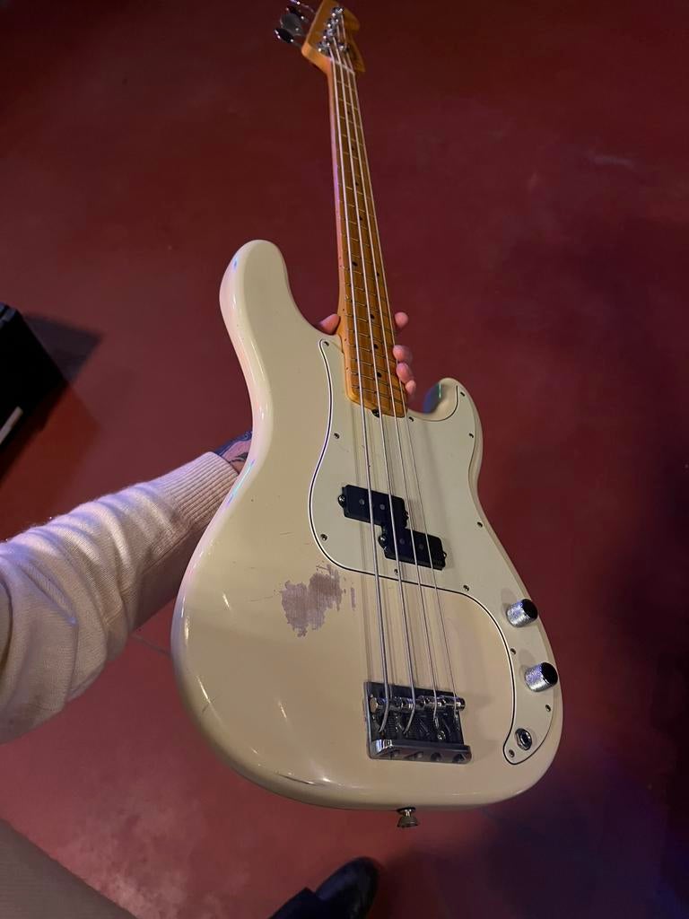 Fender Precision American Professional II - Nitro Refinish, Muziek en Instrumenten, Snaarinstrumenten | Gitaren | Bas, Ophalen