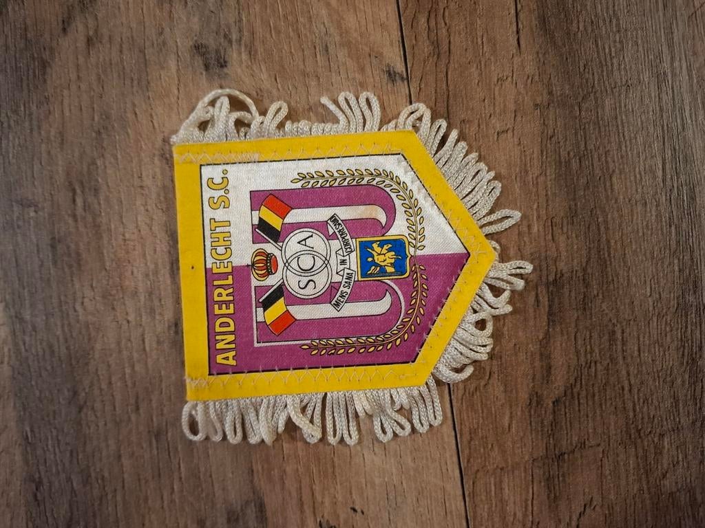 Bannière : Anderlecht SC, Envoi