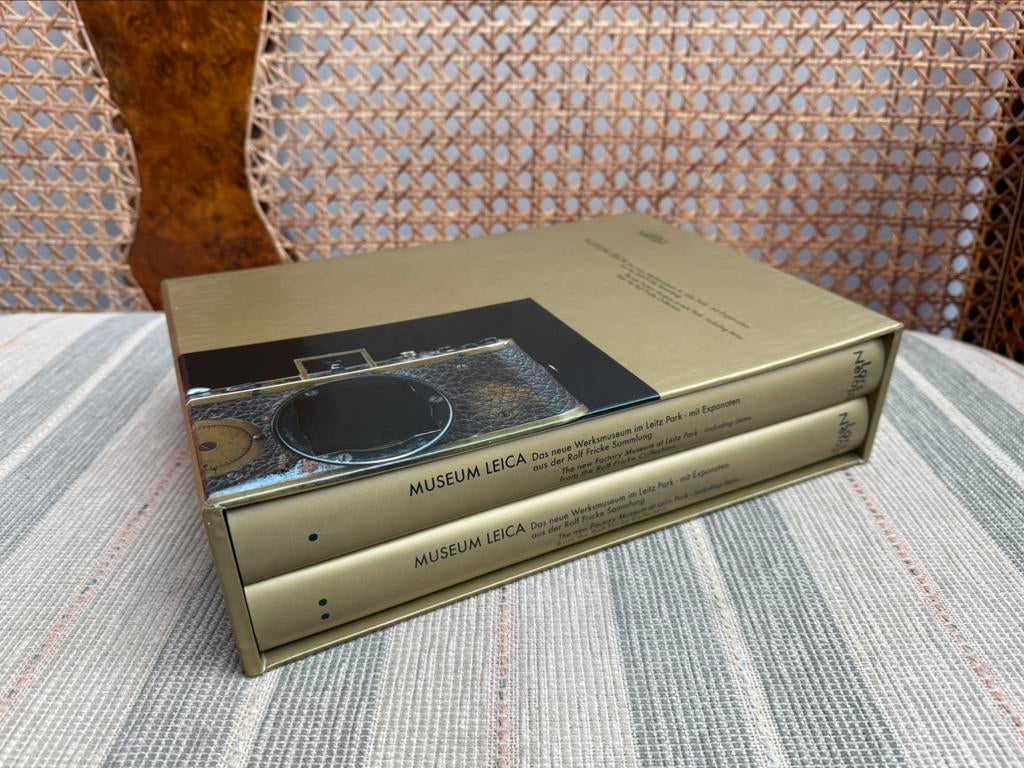 Nieuw Lars Netopil Museum Leica 2 Book Set Boek, Livres, Loisirs & Temps libre, Neuf, Enlèvement ou Envoi